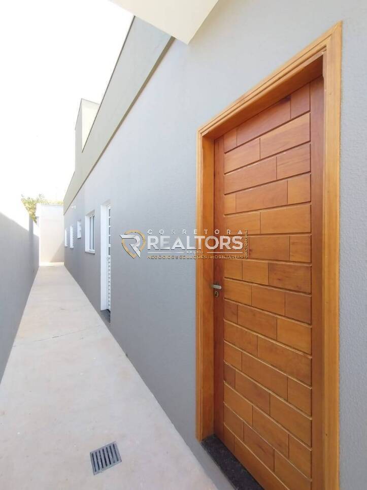 Casa à venda com 2 quartos, 80m² - Foto 1