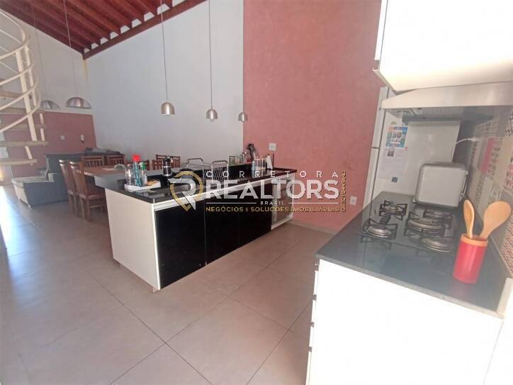 Casa à venda com 3 quartos, 180m² - Foto 2